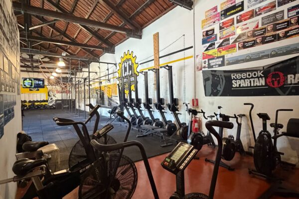 foto interni palestra crossbox cantiere palermo