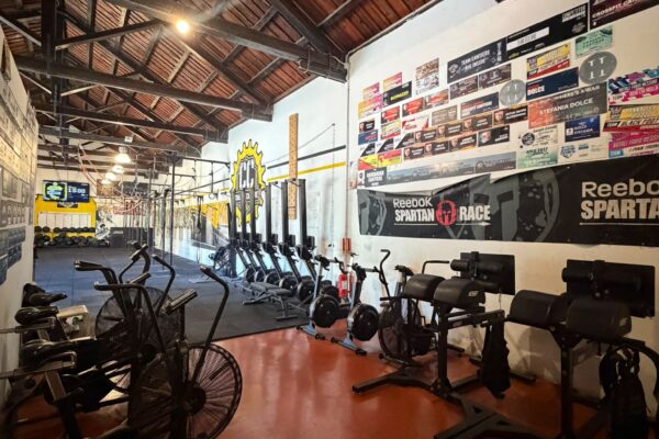 foto interni palestra crossbox cantiere palermo
