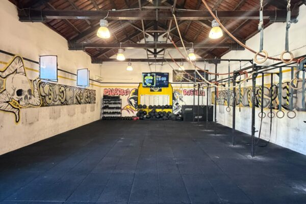 foto interni palestra crossbox cantiere palermo