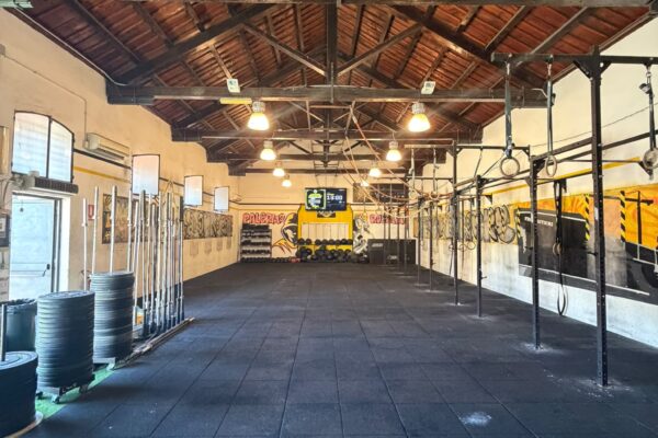 foto interni palestra crossbox cantiere palermo