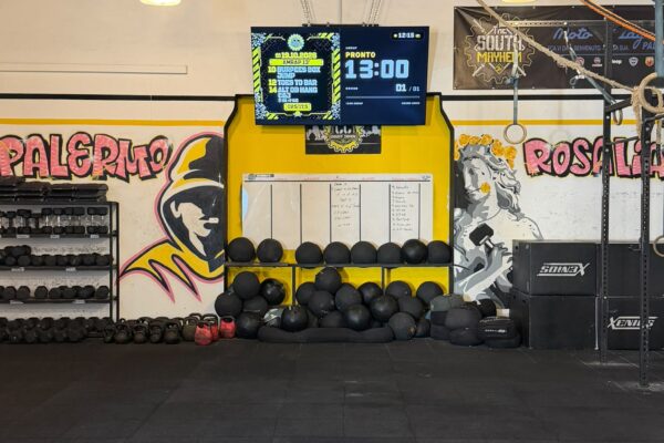 foto interni palestra crossbox cantiere palermo