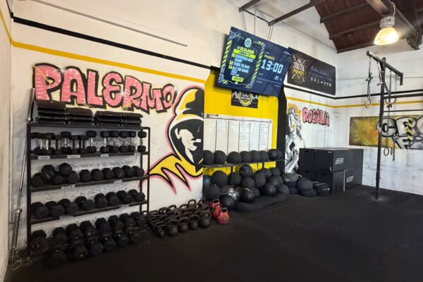 foto interni palestra crossbox cantiere palermo